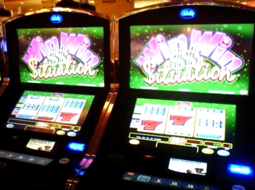 $255 Daily freeroll slot tournament at Royal Vegas Casino