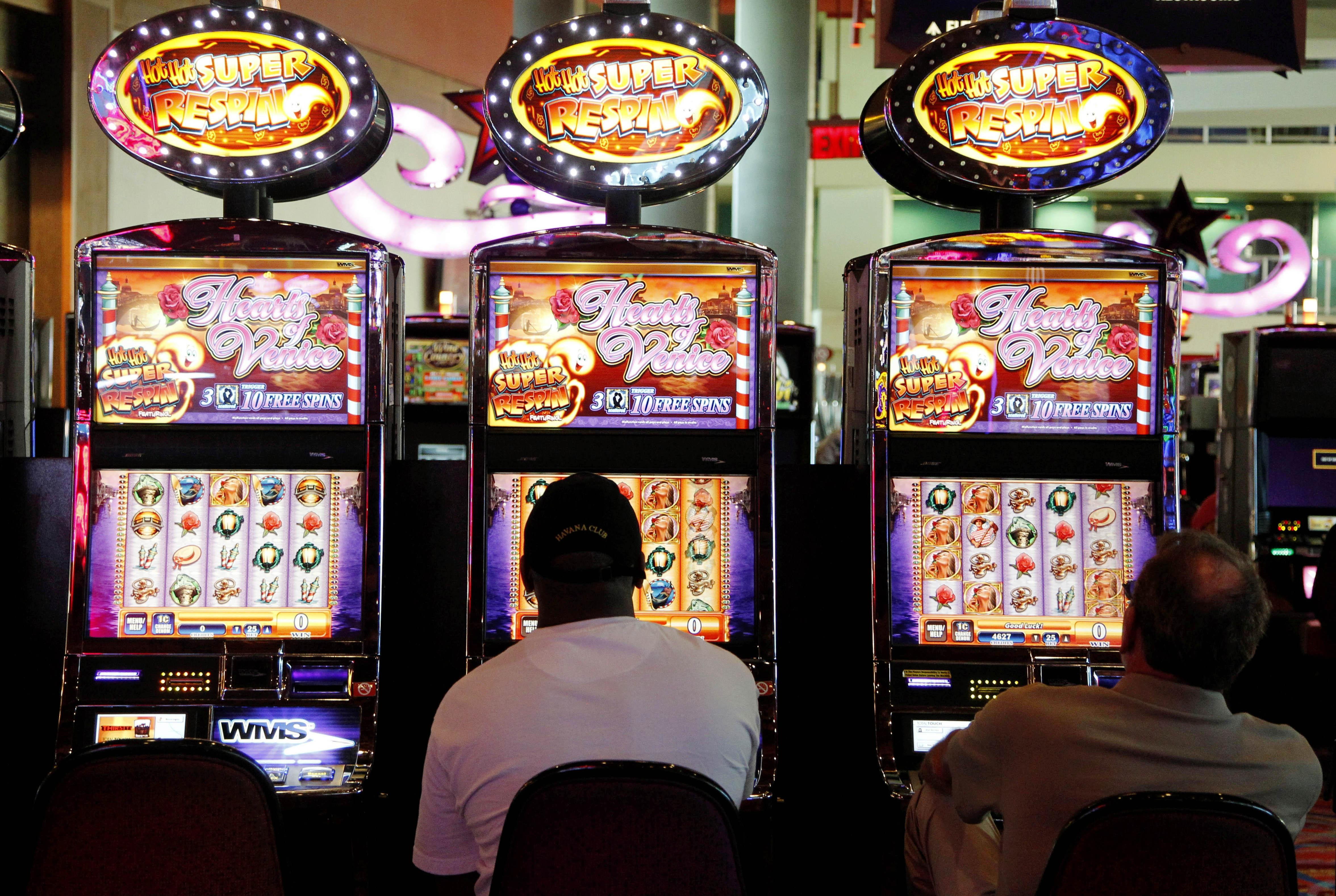 £230 Mobile freeroll slot tournament at Uptown Pokies Casino