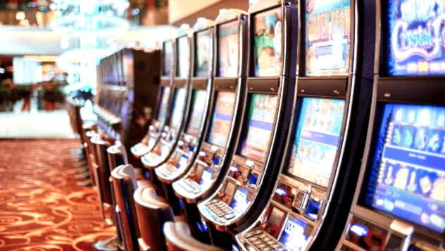 £365 FREE CASINO CHIP at Treasure Island Jackpots Casino (Sloto Cash Mirror)