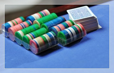 9554860-woman-play-black-jack-card-game-in-casino-on-blue-table