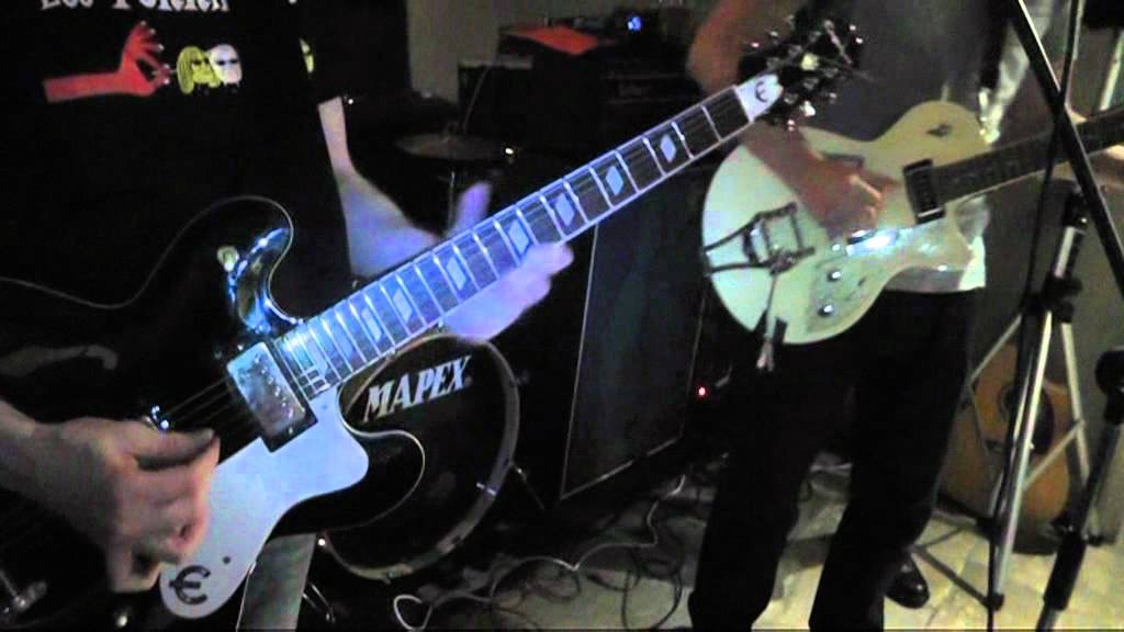 19/08/2012 The Delmars play "Australian Casino Delmar", live at the Fairhaven, Lytham St. Annes.